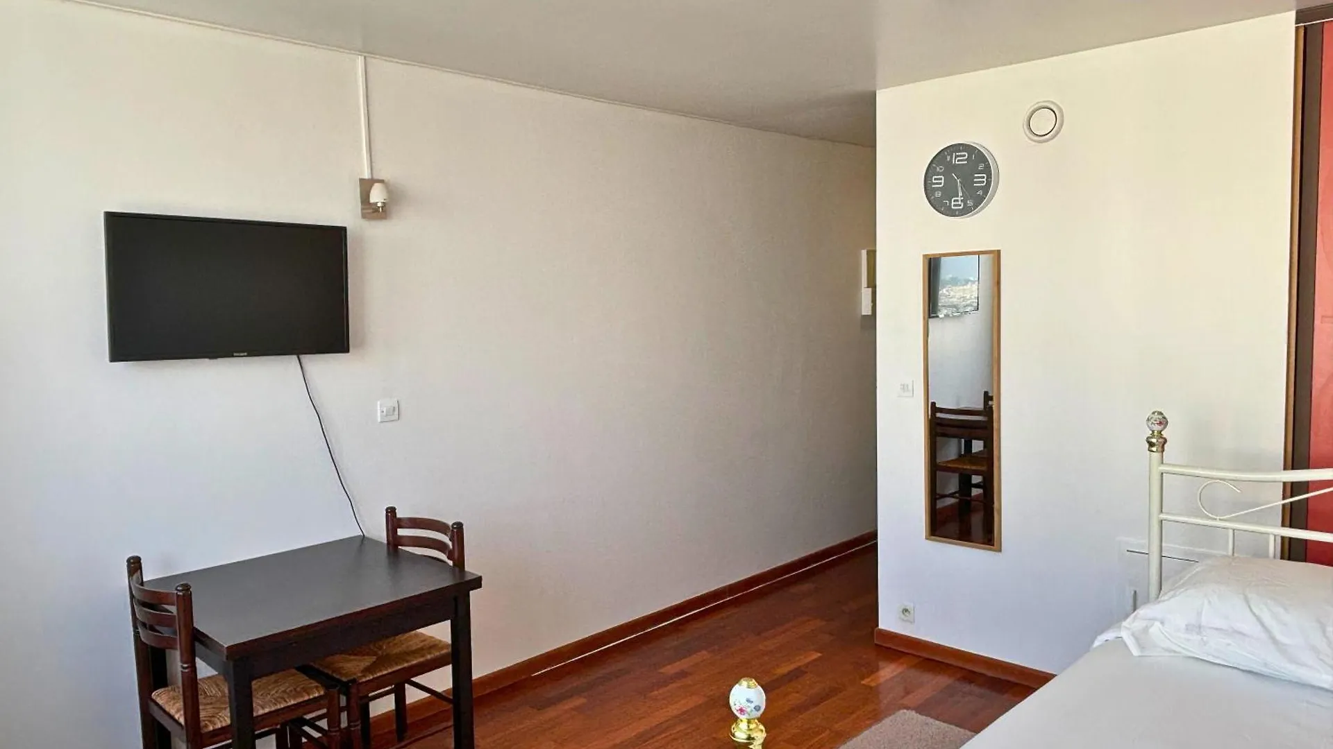 Apartment Studio With Panoramic View: Live In Peace! Paris France