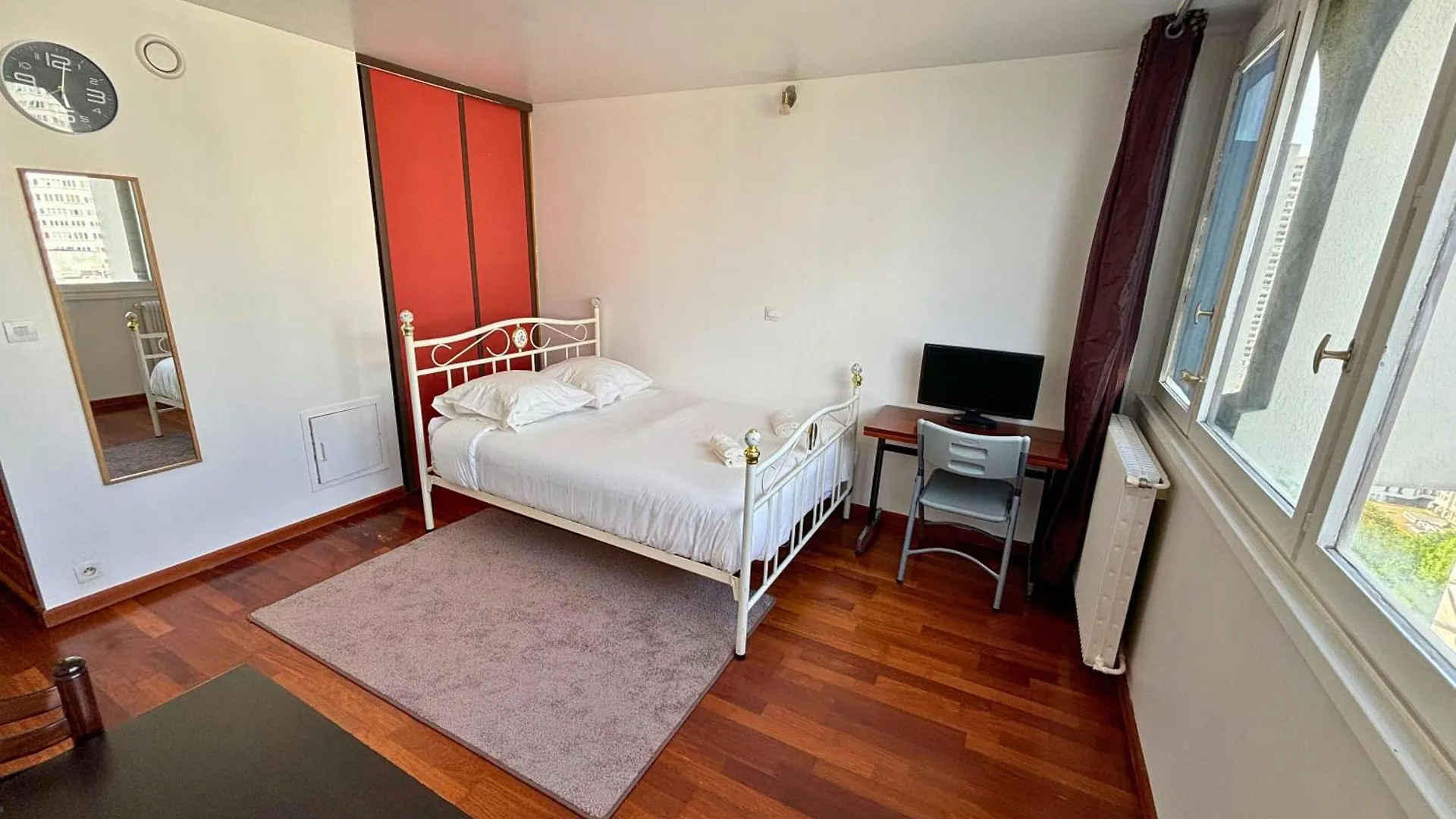 Studio With Panoramic View: Live In Peace! Paris Apartment