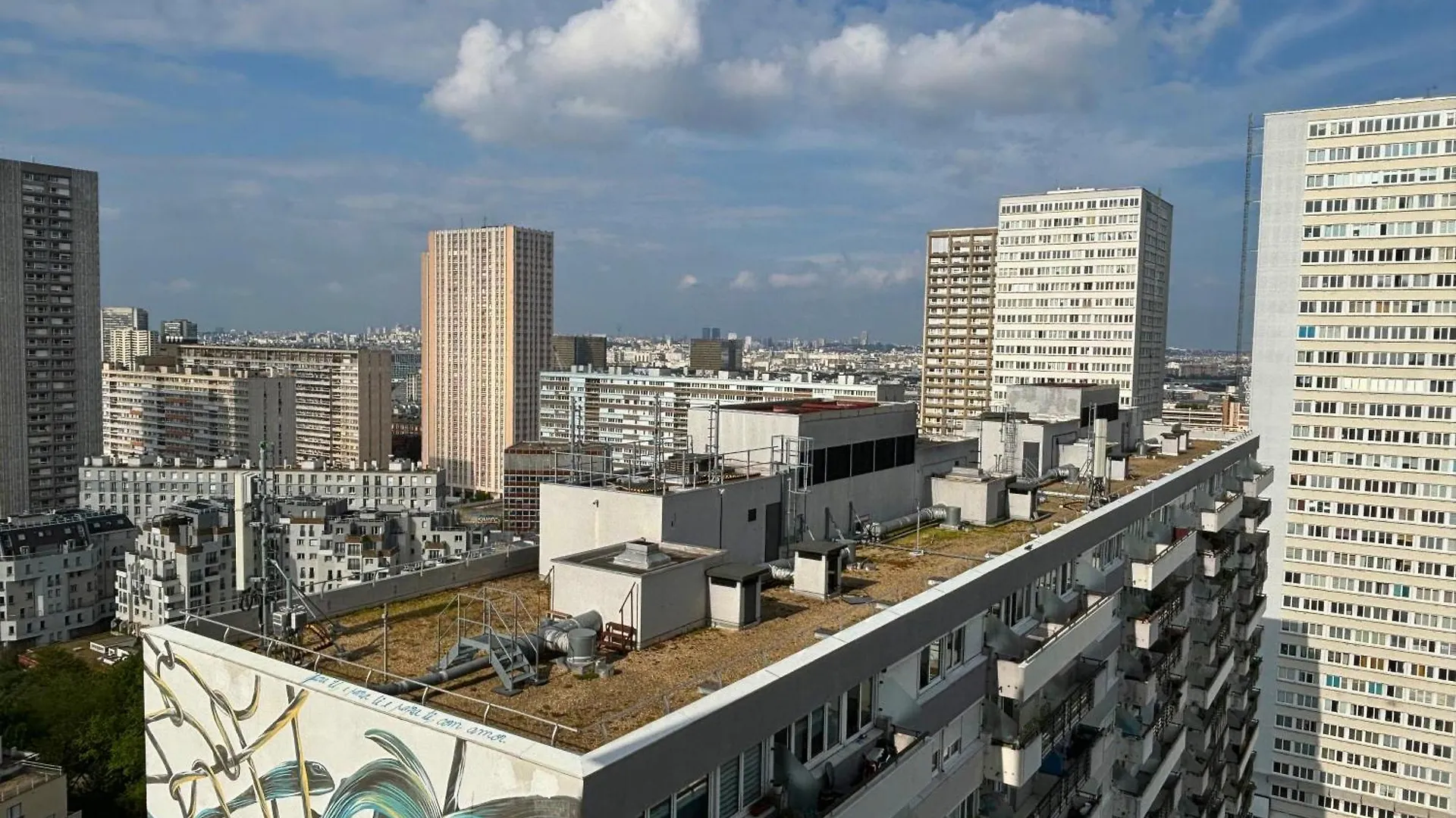 Apartment Studio With Panoramic View: Live In Peace! Paris